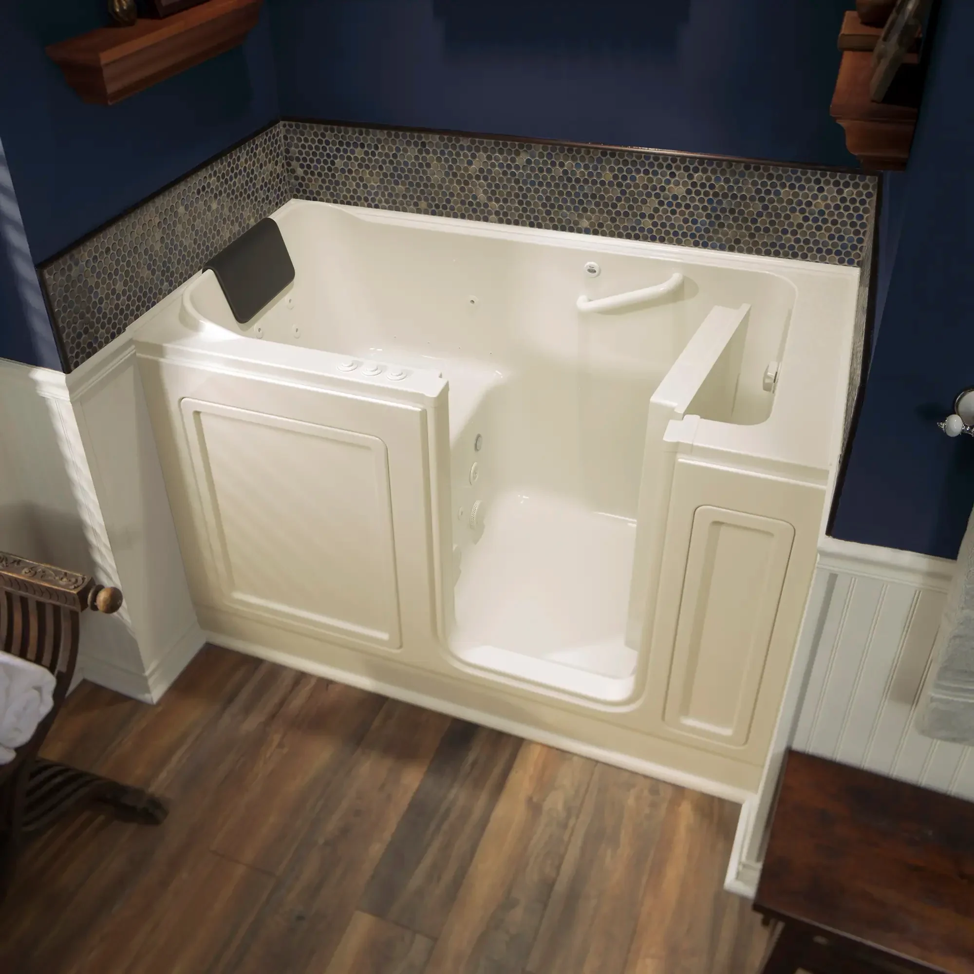 Acrylic Luxury Series 32 x 60 -Inch Walk-in Tub With Combination Air Spa and Whirlpool Systems - Right-Hand Drain - Image 9