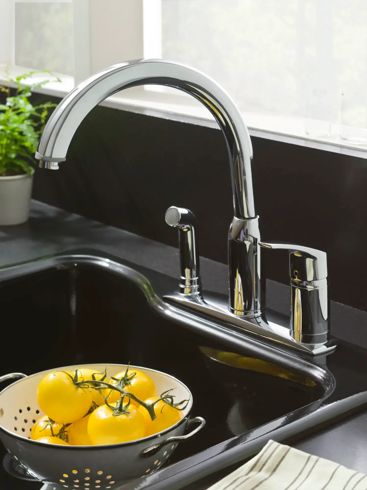 Arch Single Handle High Arc Kitchen Faucet with Side Spray - Image 13