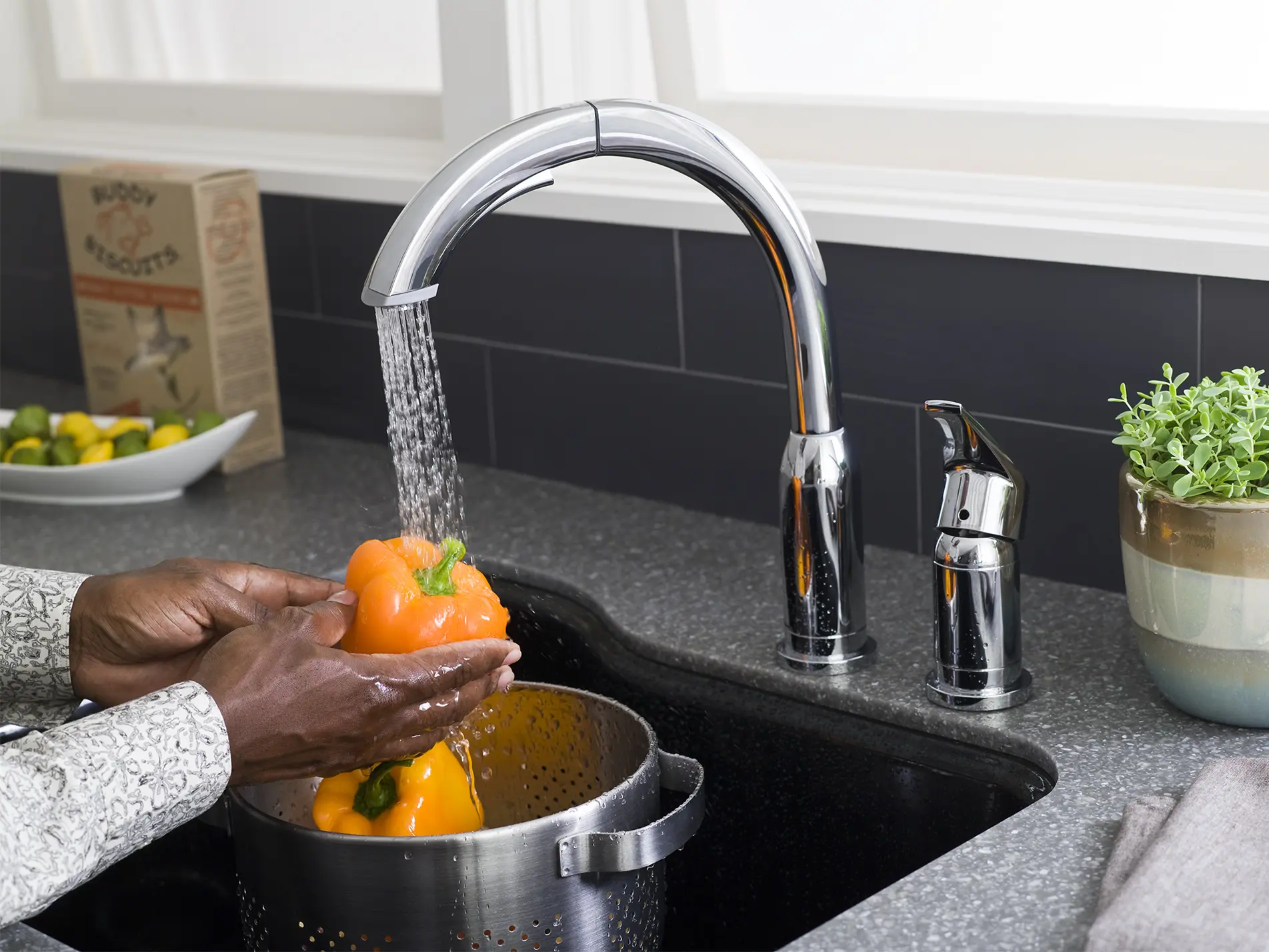Arch Single Handle Pull Out High-Arc Kitchen Faucet - Image 10