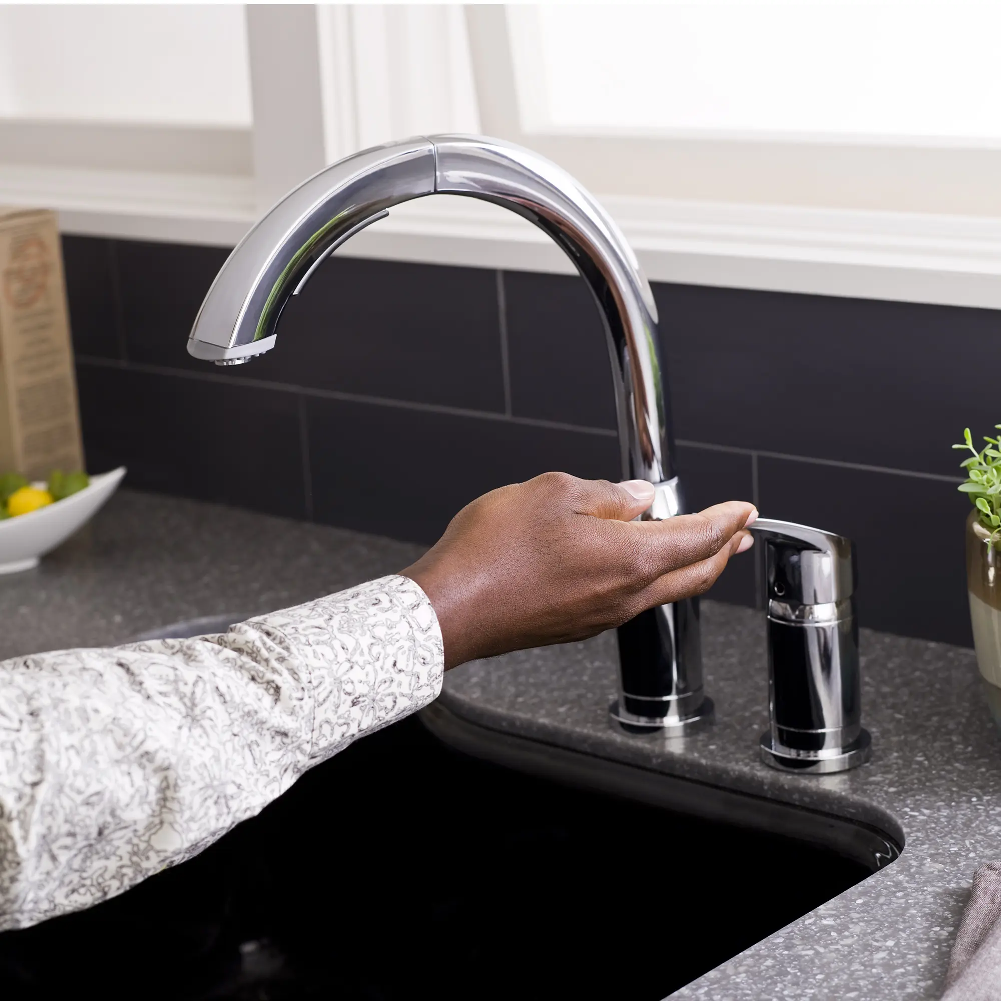 Arch Single Handle Pull Out High-Arc Kitchen Faucet - Image 12