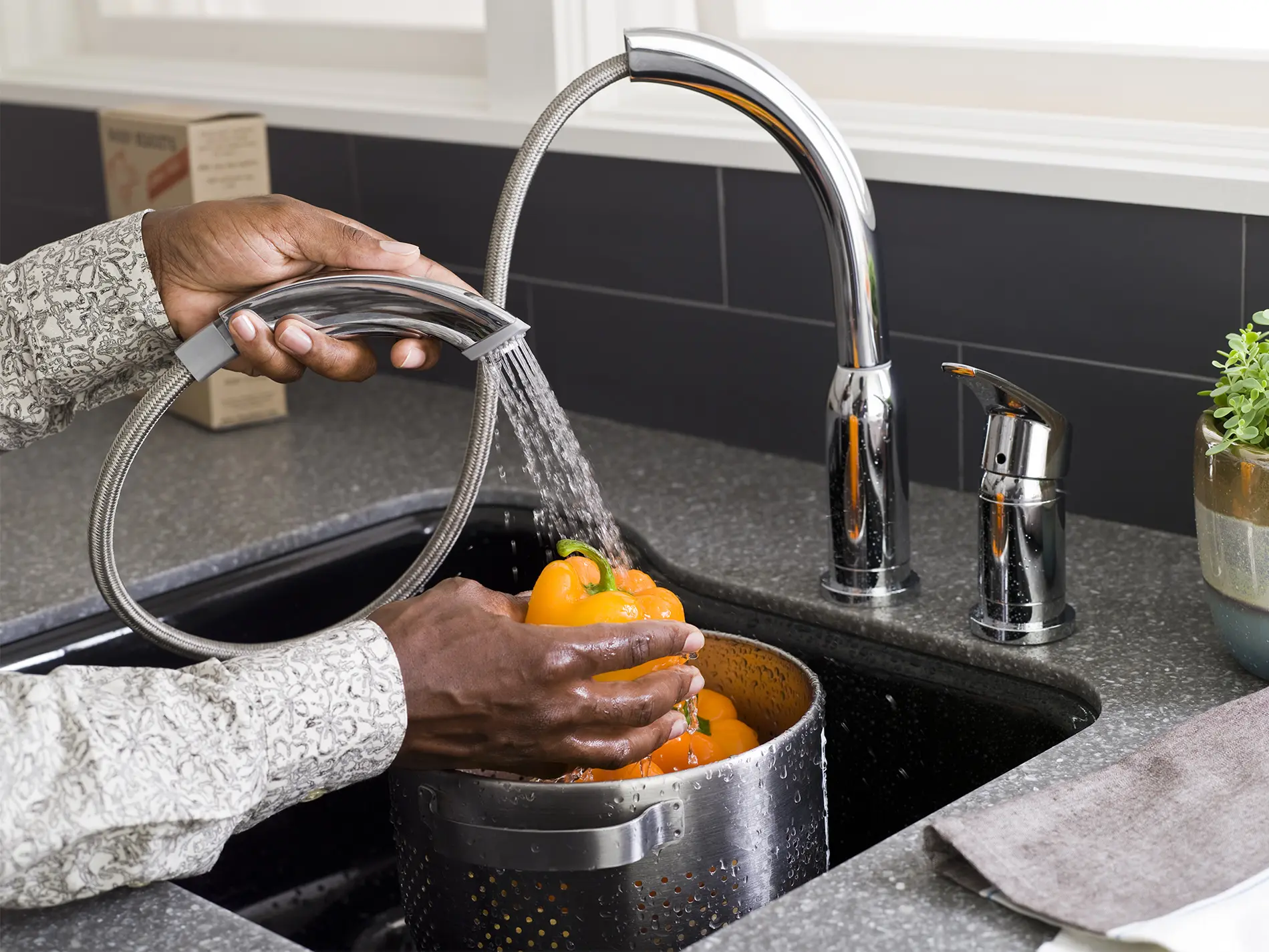 Arch Single Handle Pull Out High-Arc Kitchen Faucet - Image 19