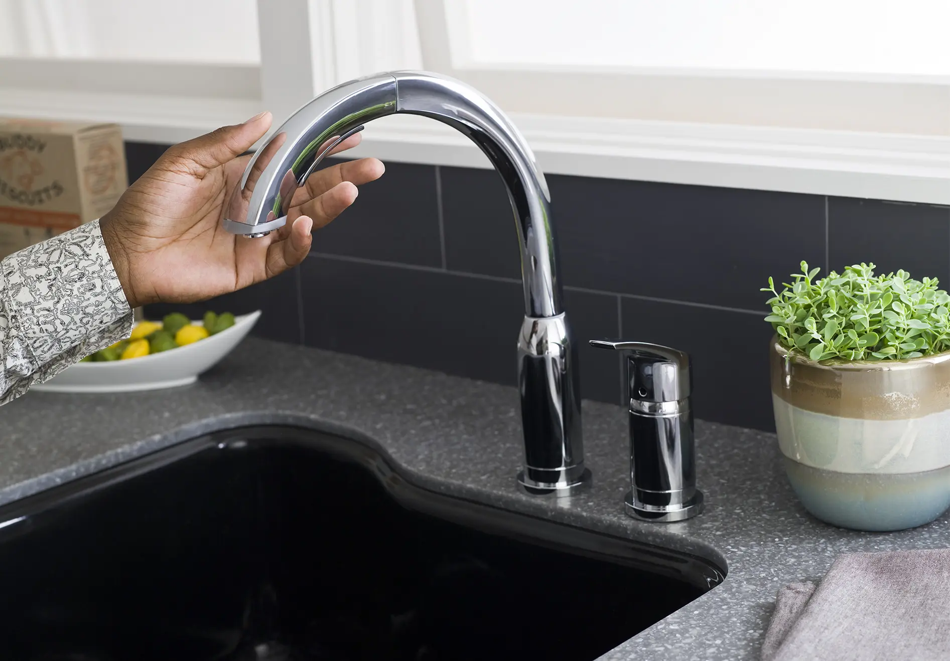 Arch Single Handle Pull Out High-Arc Kitchen Faucet - Image 35