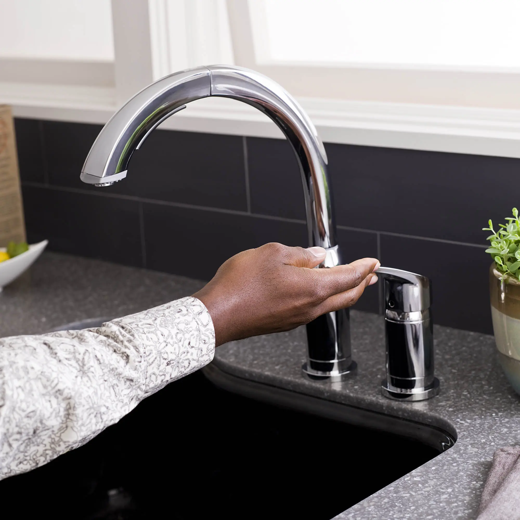 Arch Single Handle Pull Out High-Arc Kitchen Faucet - Image 38