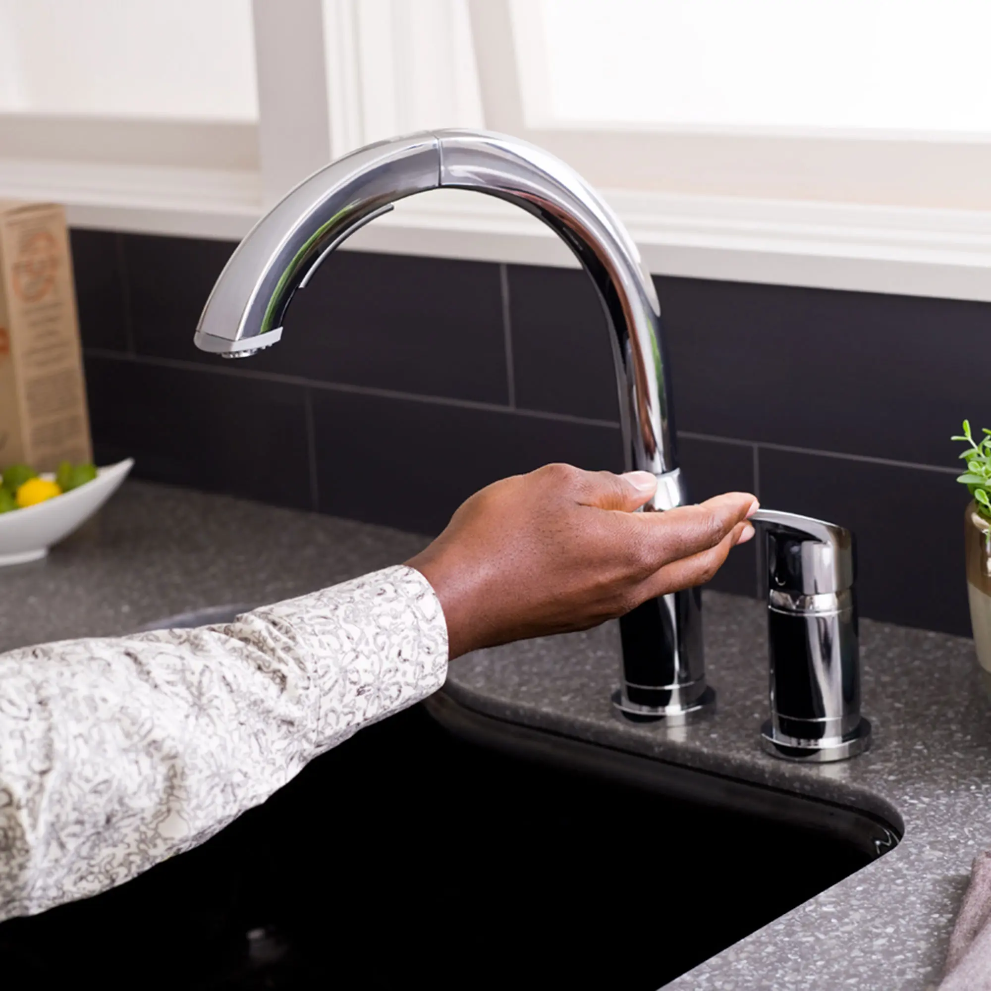 Arch Single Handle Pull Out High-Arc Kitchen Faucet - Image 9