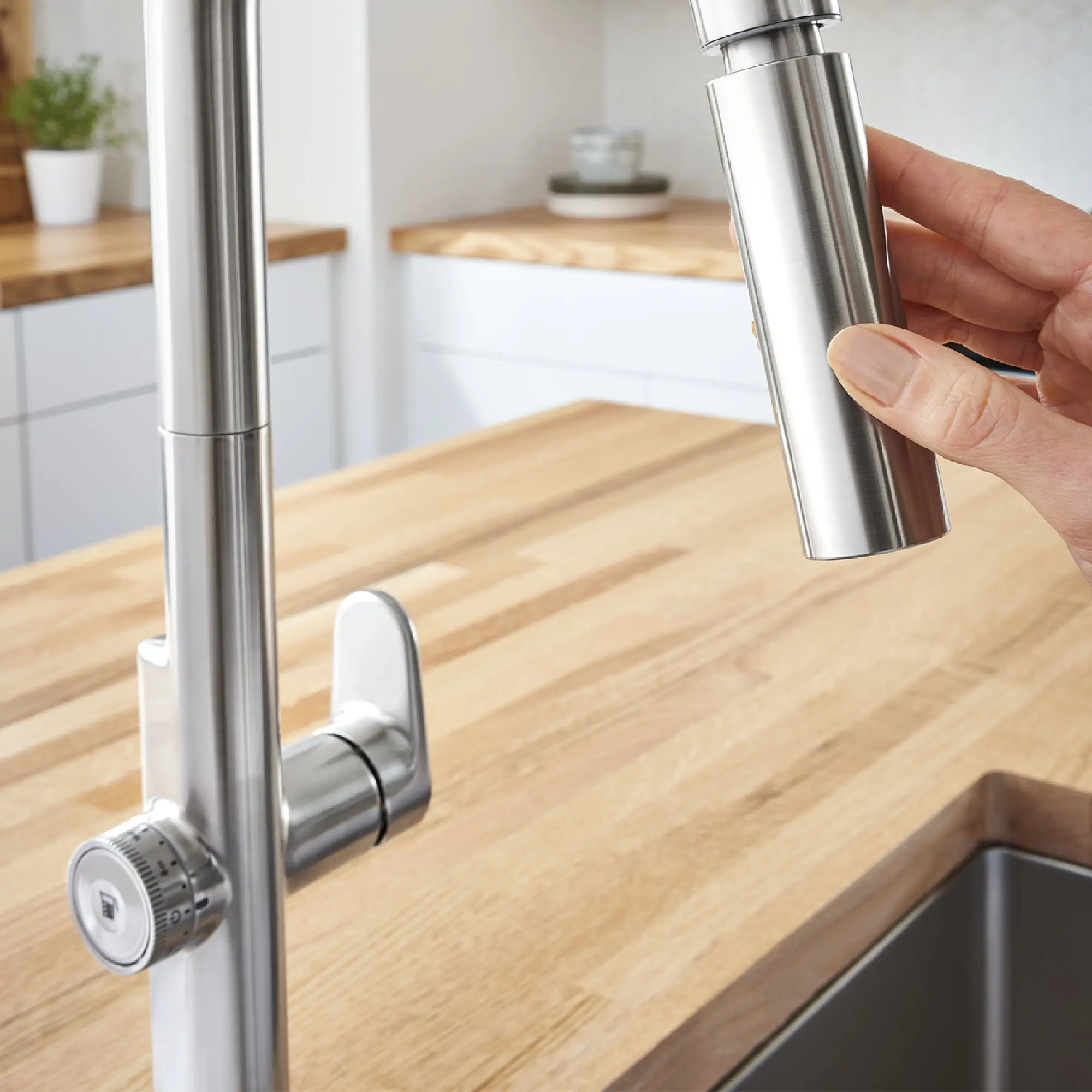 Beale MeasureFill 2-Handle Pull-Down Dual Spray Kitchen Faucet 1.5 gpm/5.7 L/min With MeasureFill Dial - Image 6