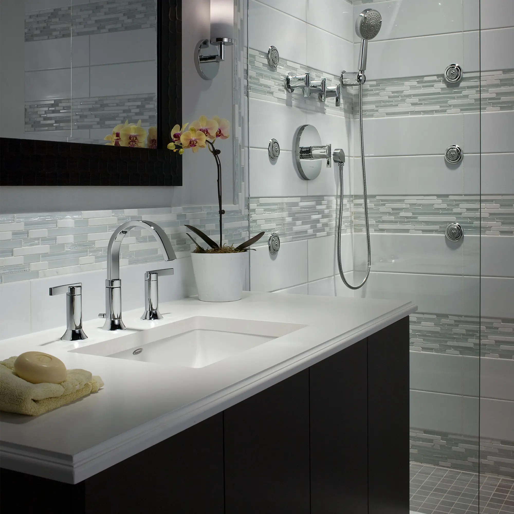 Berwick 2.5 GPM Shower Trim Kit with Rain Showerhead and Lever Handle - Image 6