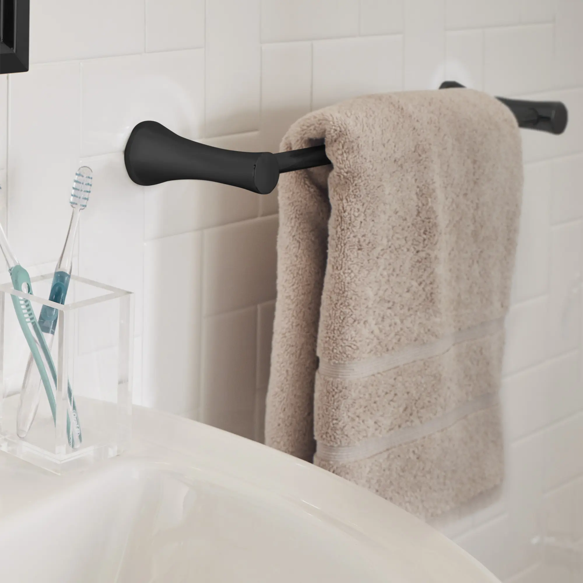 C Series 18-Inch Towel Bar - Image 8