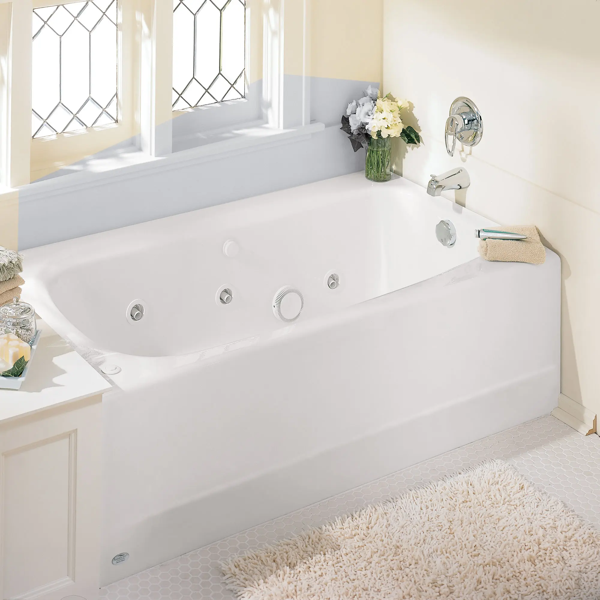 Cambridge® Americast® 60 x 32-Inch Integral Apron Bathtub Right-Hand Outlet With EverClean® Hydromassage System