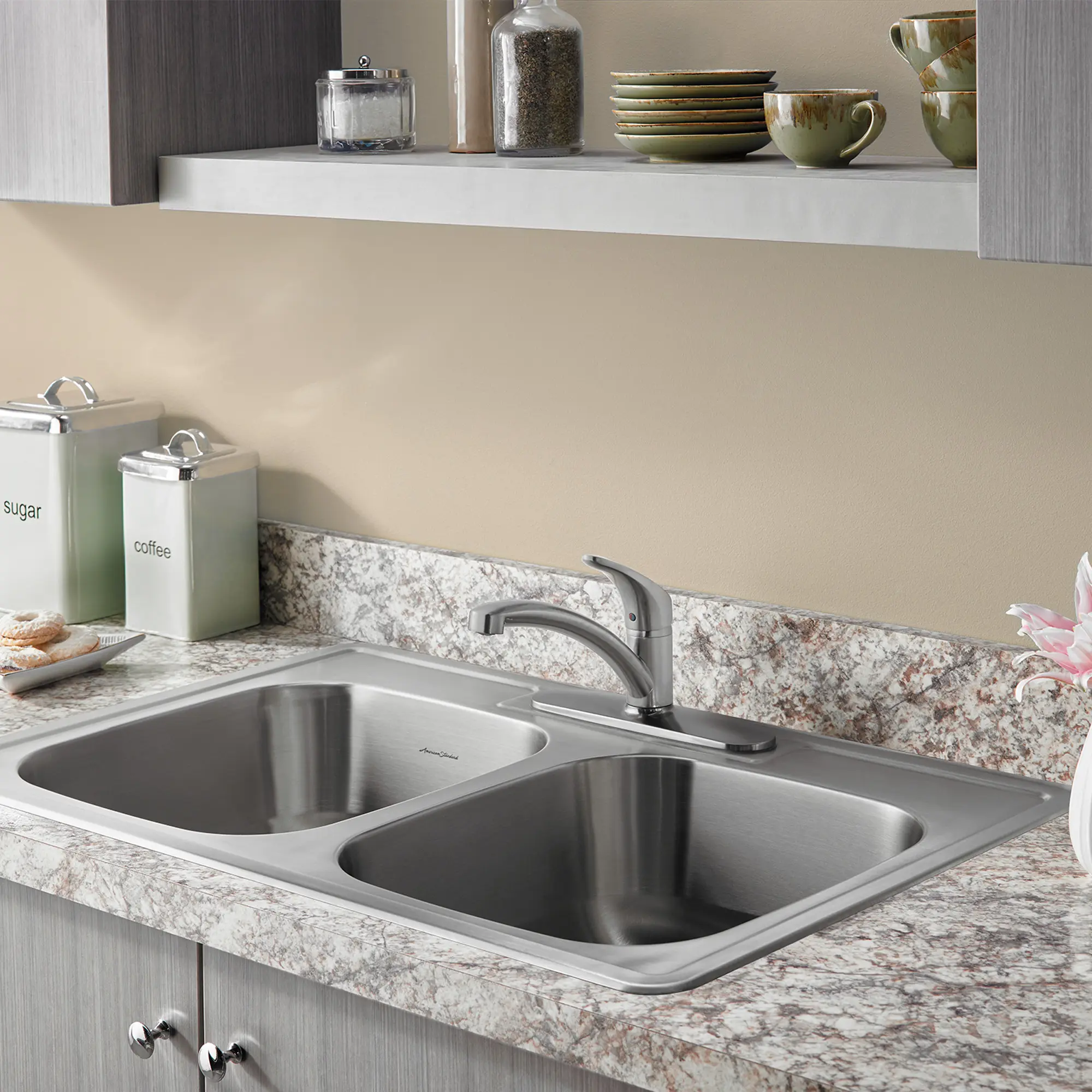 Colony® PRO Single-Handle Kitchen Faucet 1.5 gpm/5.7 L/min - Image 3