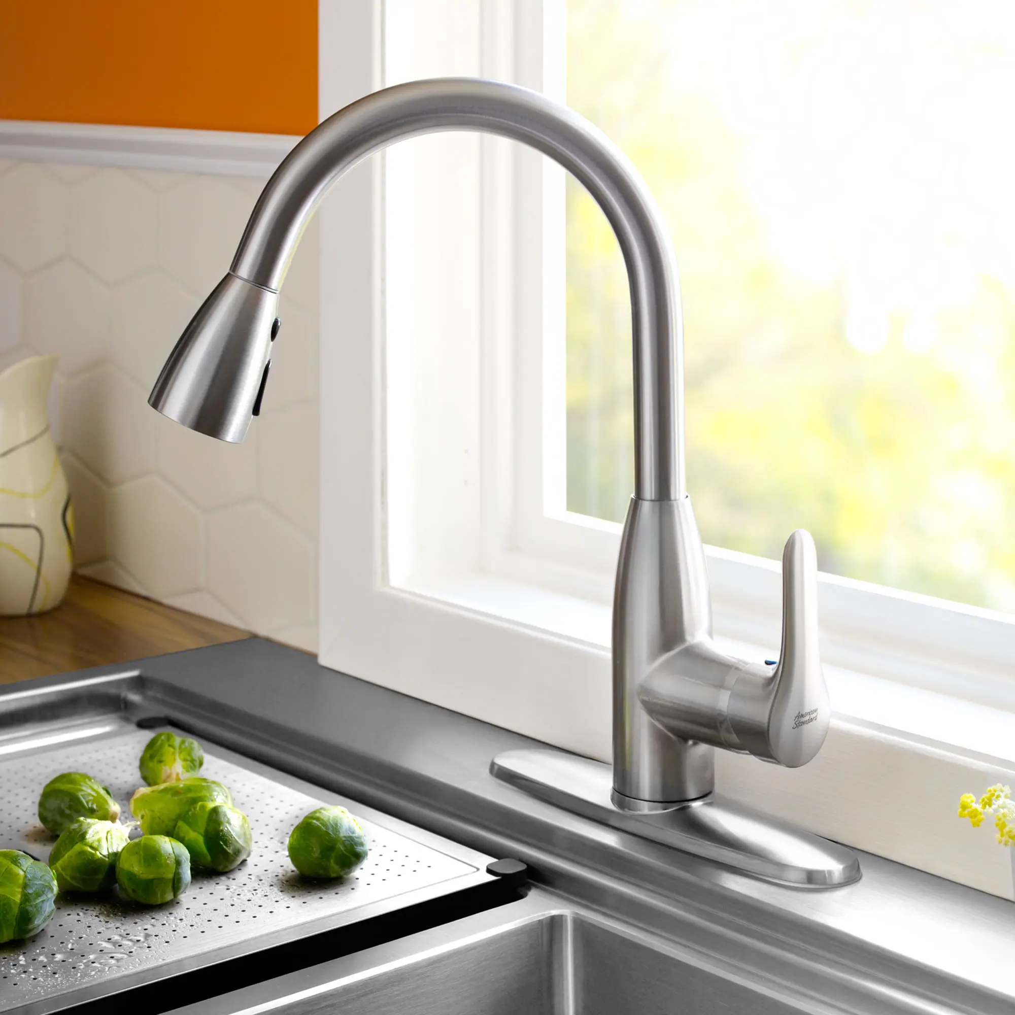 Colony® Soft Single-Handle Pull-Down Dual-Spray Kitchen Faucet 2.2 gpm/8.3 L/min - Image 16