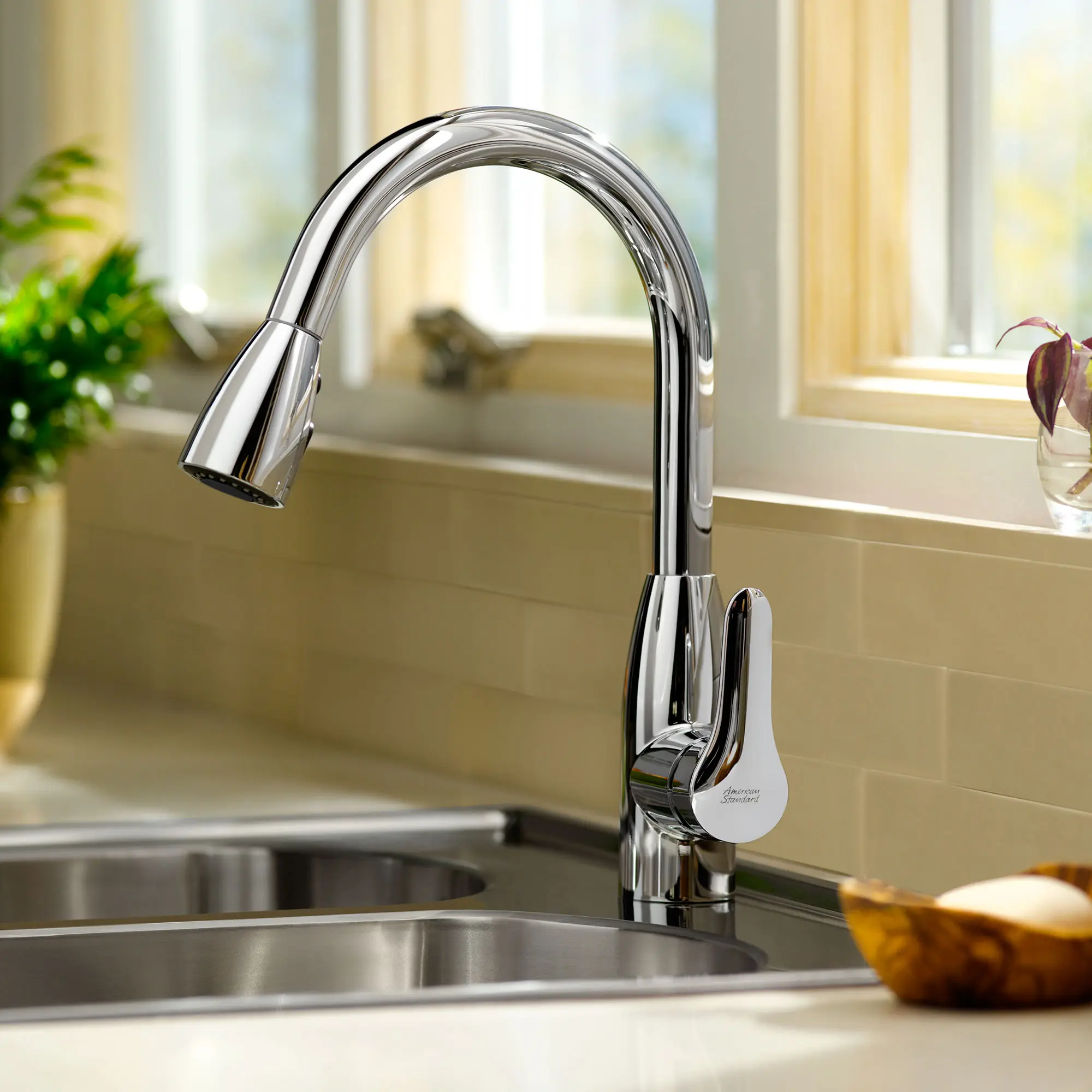 Colony® Soft Single-Handle Pull-Down Dual-Spray Kitchen Faucet 2.2 gpm/8.3 L/min - Image 6