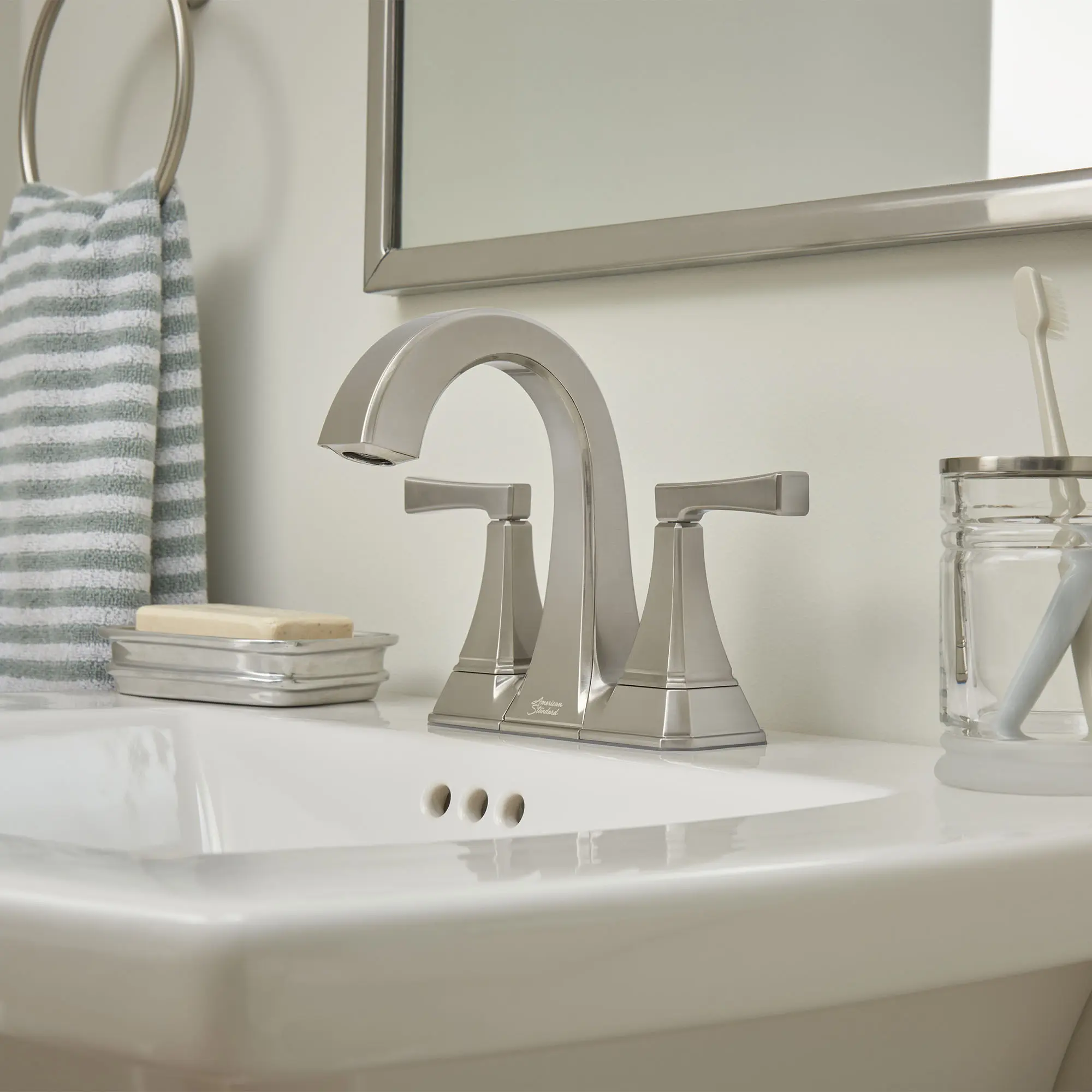 Crawford 4-Inch Centerset 2-Handle Bathroom Faucet 1.2 gpm/4.5 L/min With Lever Handles - Image 7