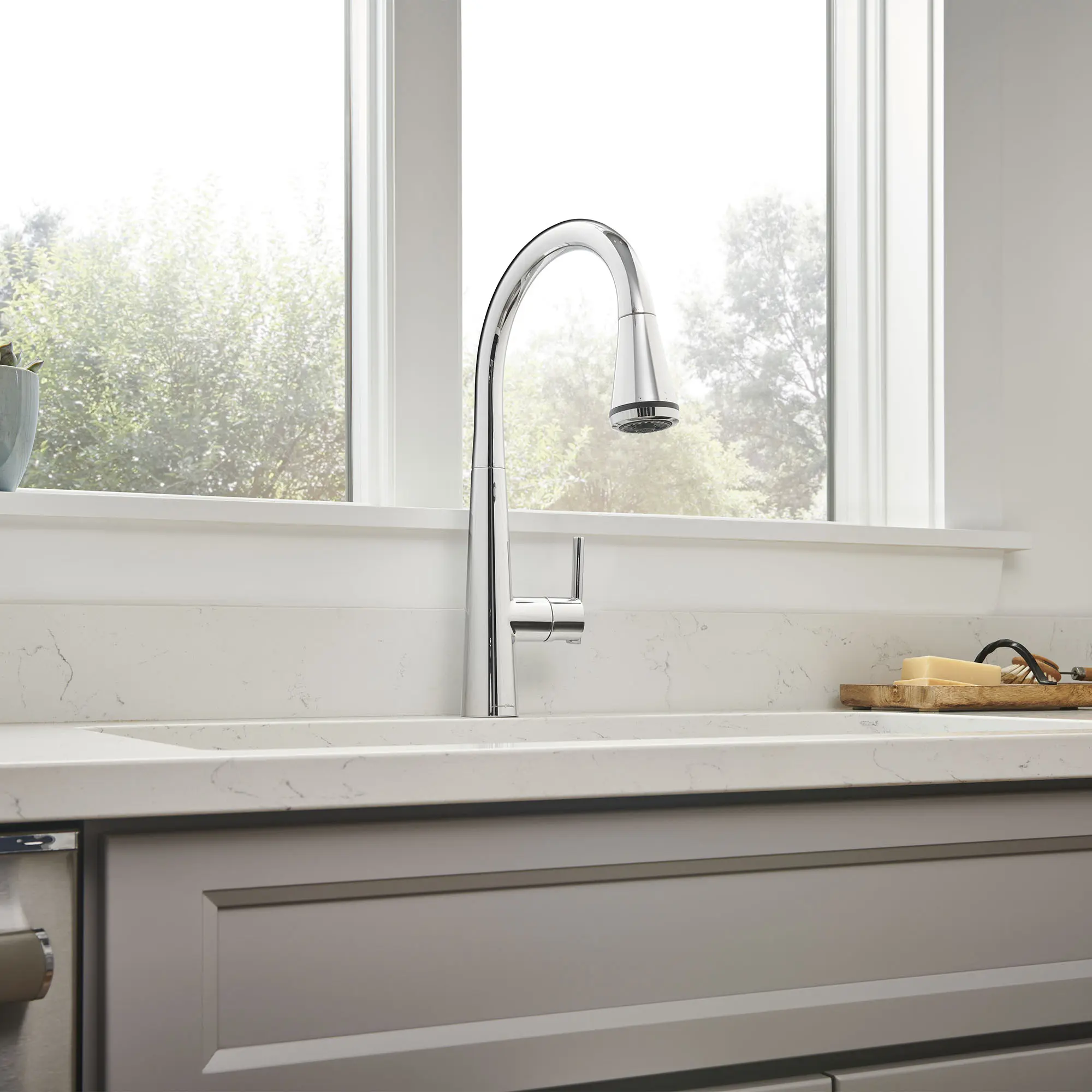 Edgewater® Single-Handle Pull-Down Multi Spray Kitchen Faucet 1.8 gpm/6.8 L/min - Image 11