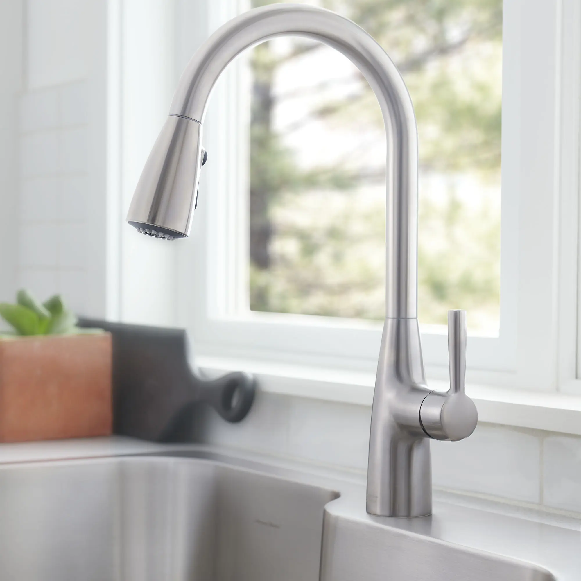 Hillsdale Single-Handle Pull-Down Dual Spray Kitchen Faucet - Image 35