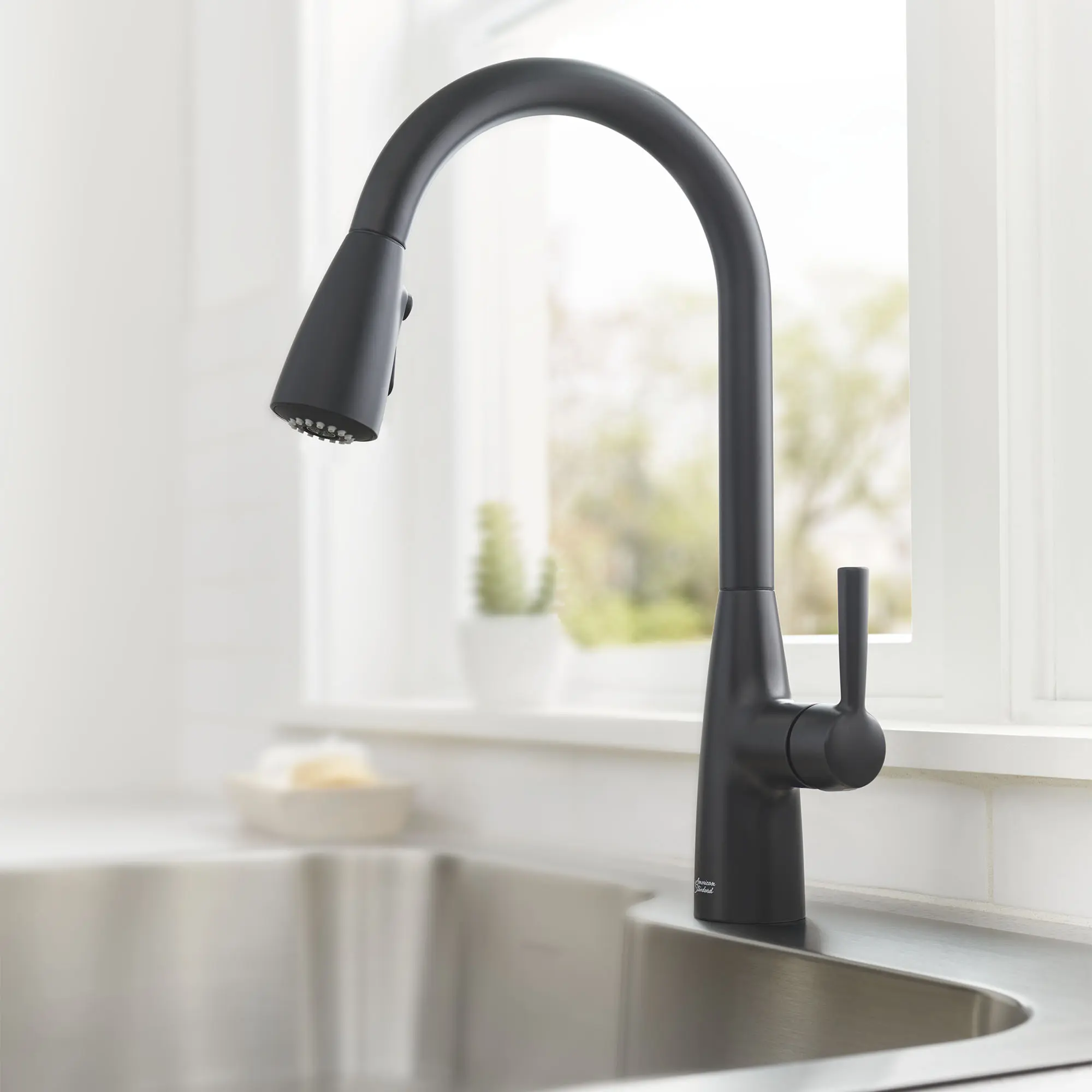 Hillsdale Single-Handle Pull-Down Dual Spray Kitchen Faucet - Image 40