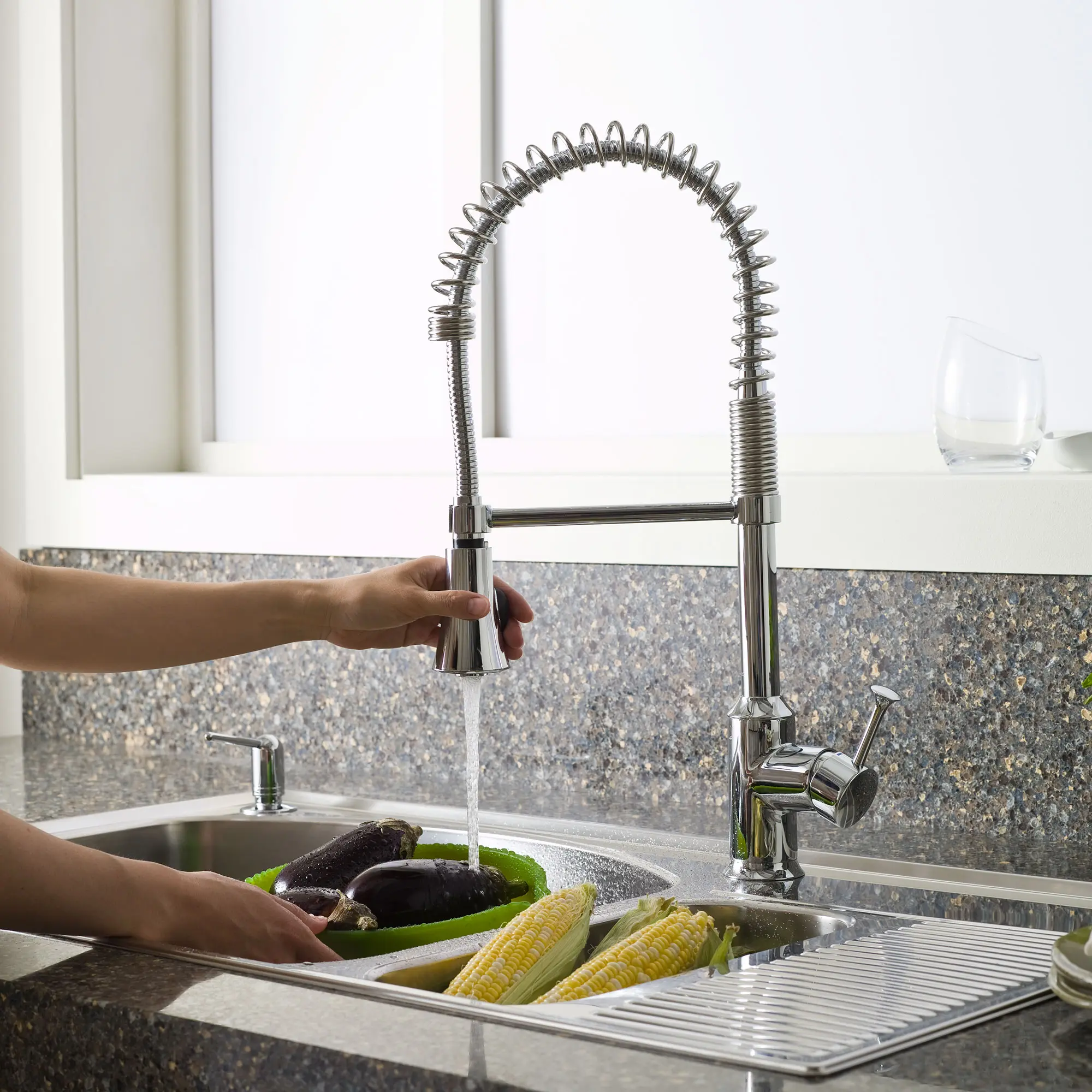 Pekoe® Single-Handle Semi-Pro Dual-Spray Kitchen Faucet 2.2 gpm/8.3 L/min - Image 3