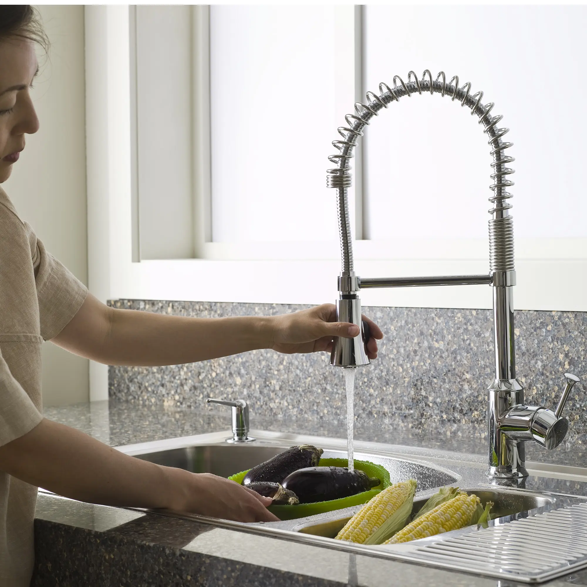 Pekoe® Single-Handle Semi-Pro Dual-Spray Kitchen Faucet 2.2 gpm/8.3 L/min - Image 4