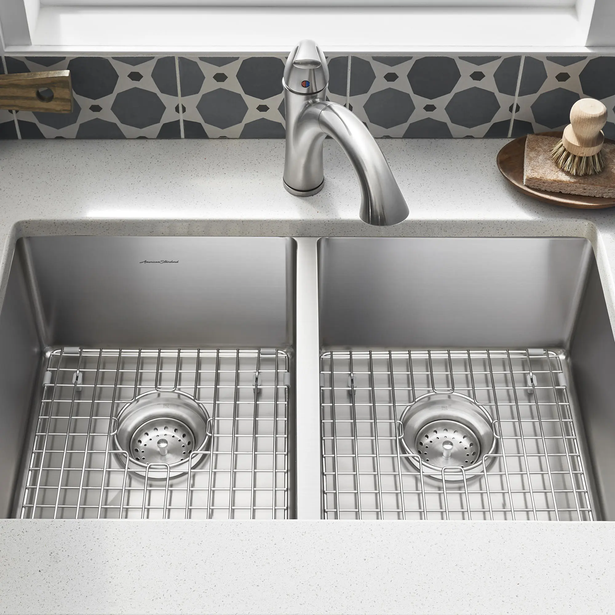 Quince® Single-Handle Pull-Out Dual-Spray Kitchen Faucet 2.2 gpm/8.3 L/min - Image 3