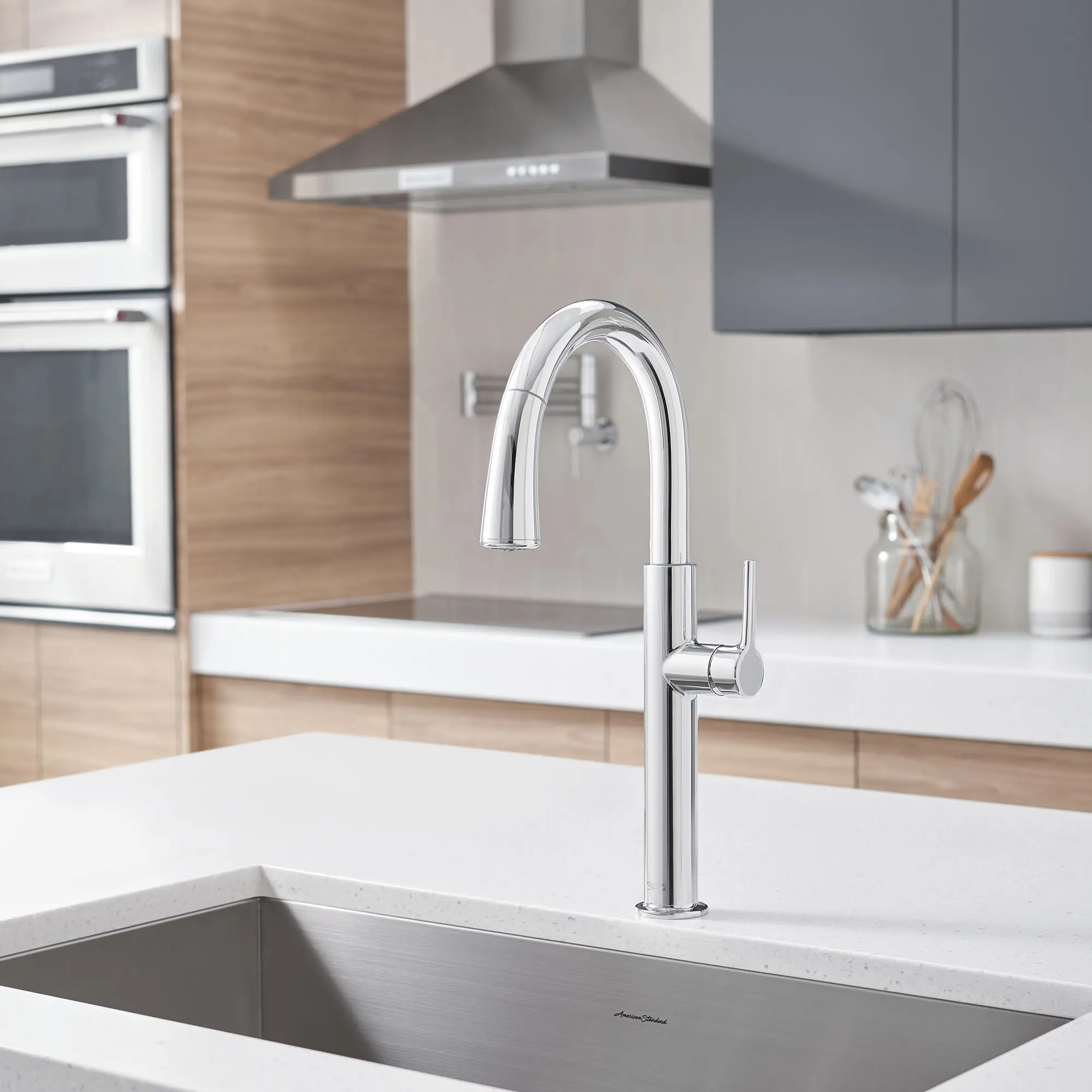 Studio® S Pull-Down Dual Spray Kitchen Faucet 1.5 gpm/5.7 L/min - Image 4