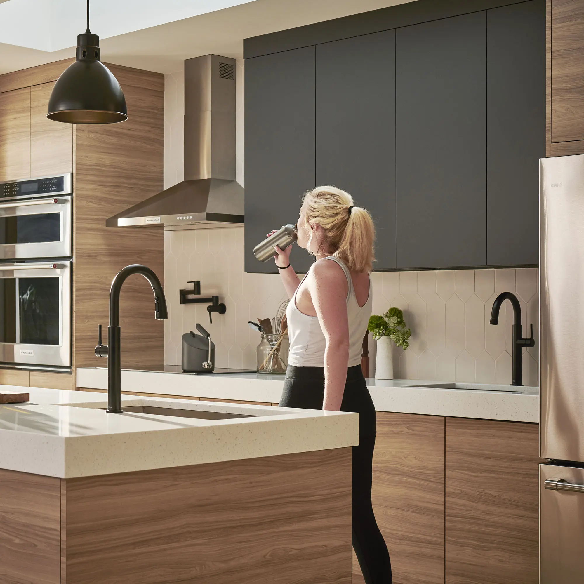 Studio® S Pull-Down Dual Spray Kitchen Faucet 1.5 gpm/5.7 L/min - Image 51