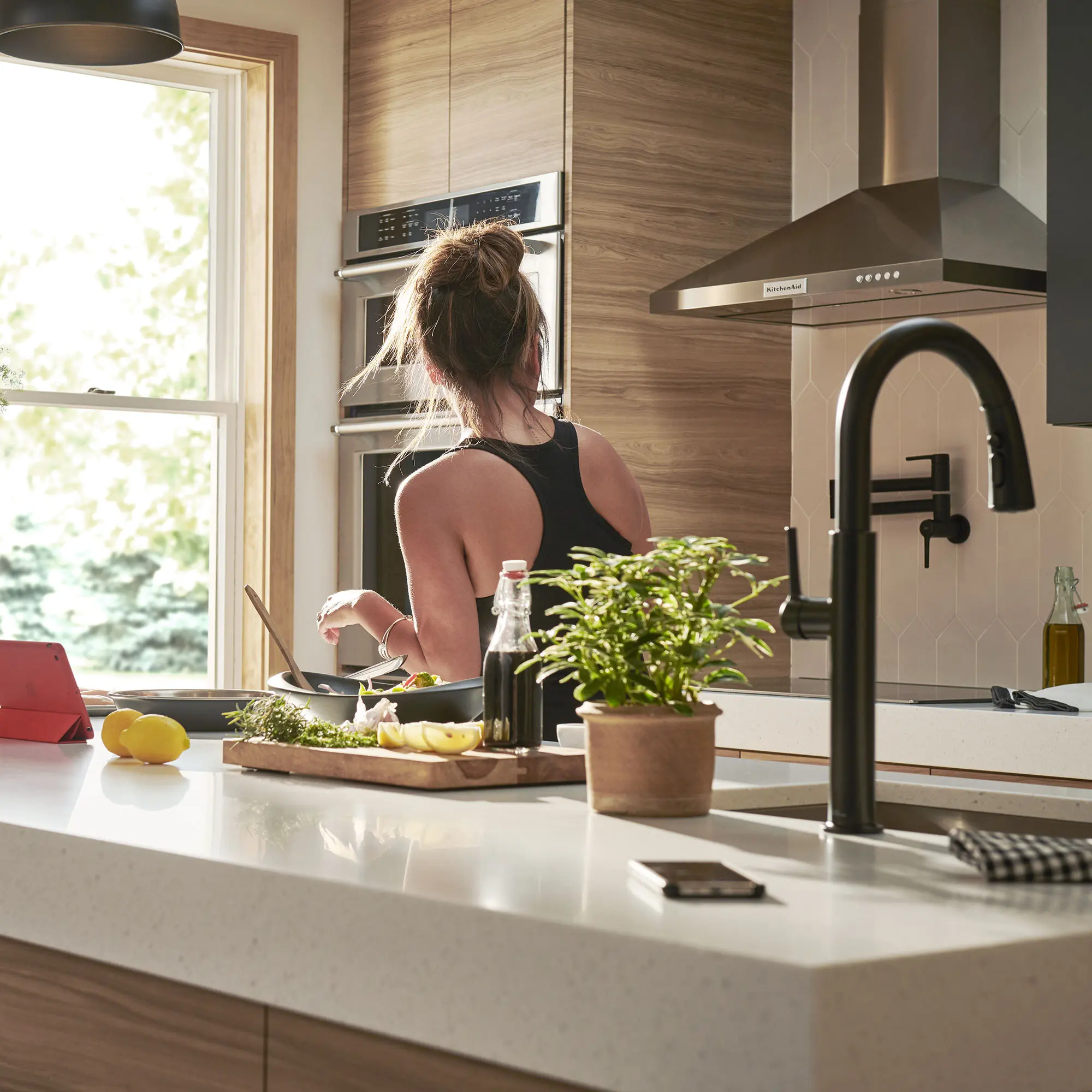 Studio® S Pull-Down Dual Spray Kitchen Faucet 1.5 gpm/5.7 L/min - Image 52