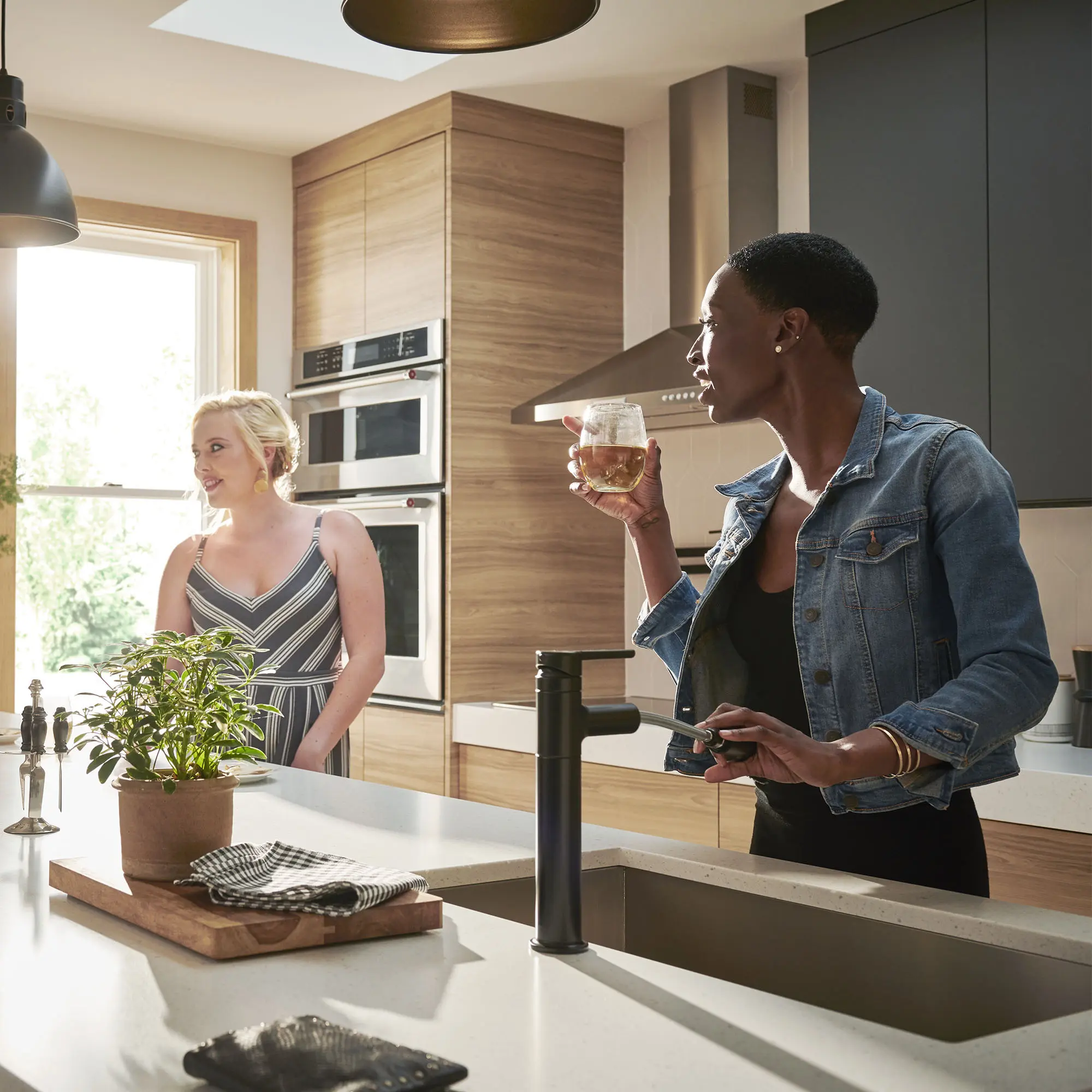 Studio® S Pull-Out Dual Spray Kitchen Faucet - Image 40