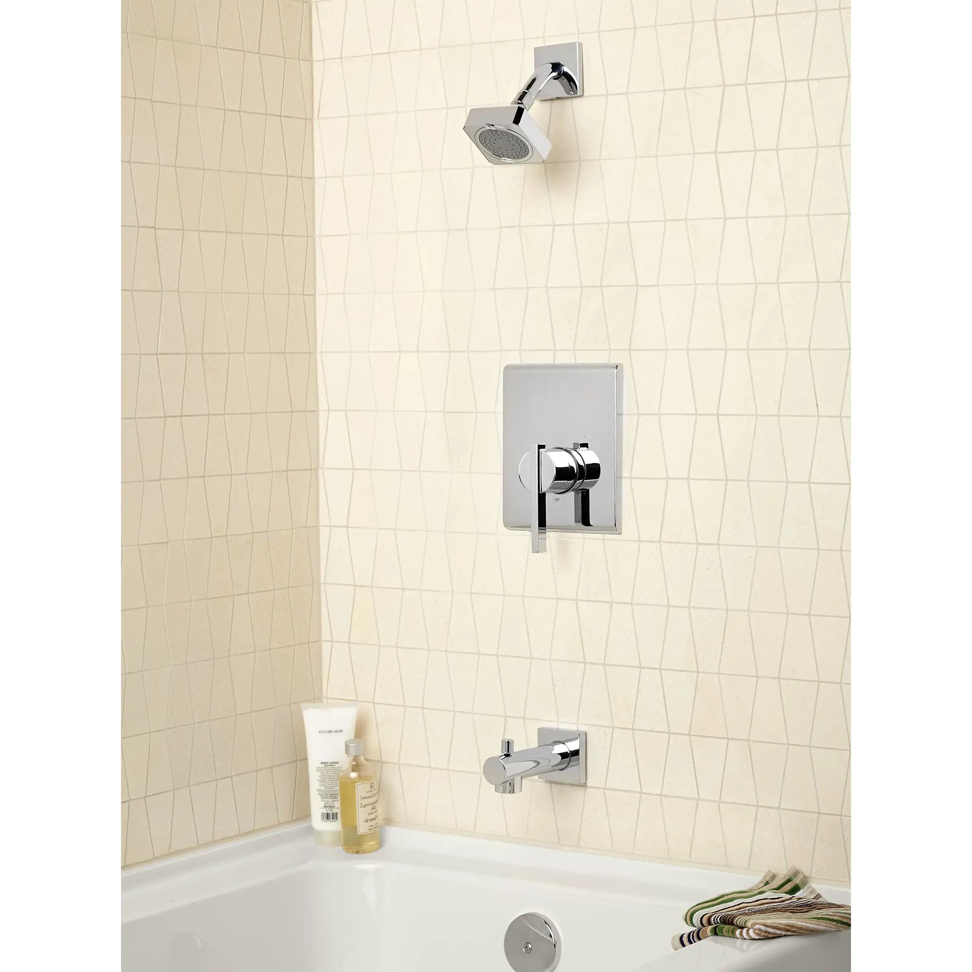 Times Square® 1.75 gpm/6.6 L/min Tub and Shower Trim Kit With Water-Saving Showerhead, Double Ceramic Pressure Balance Cartridge With Lever Handle - Image 3